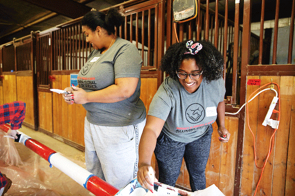 students volunteering