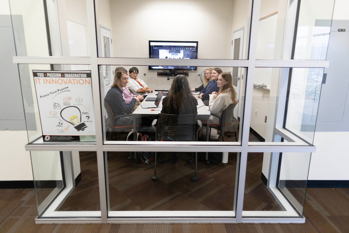 UNO students and faculty meet in the Nebraska Deterrence Lab. Photo: Ryan Soderlin, Office of Strategic Marketing and Communications. 