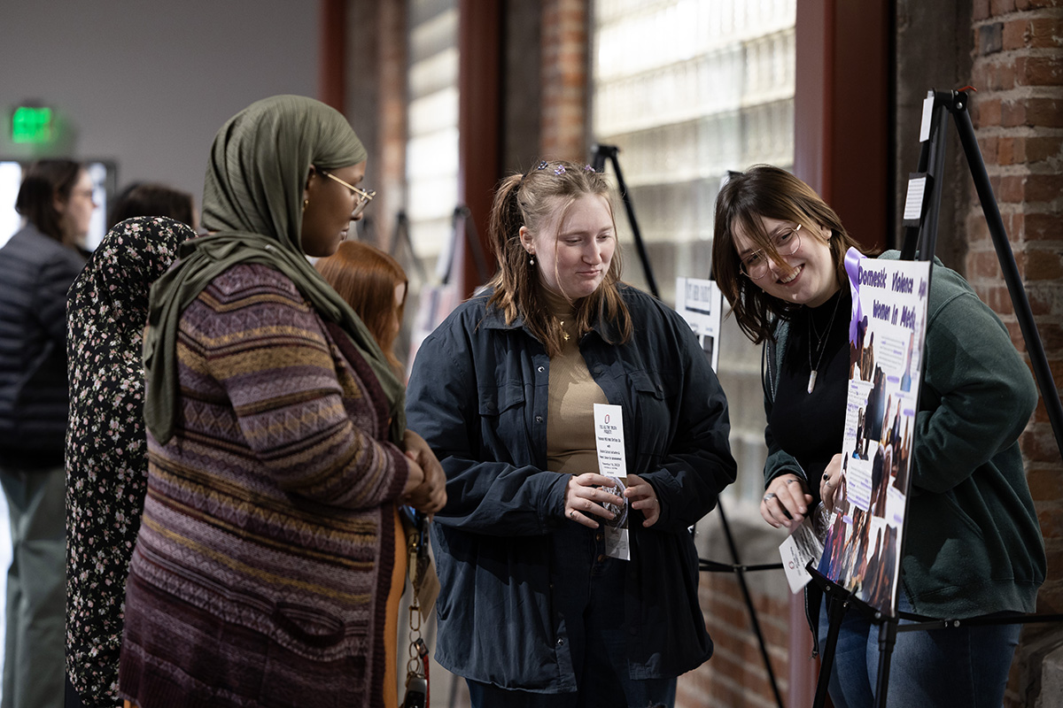 Two UNO English students presenting their findings in a collaborative space.